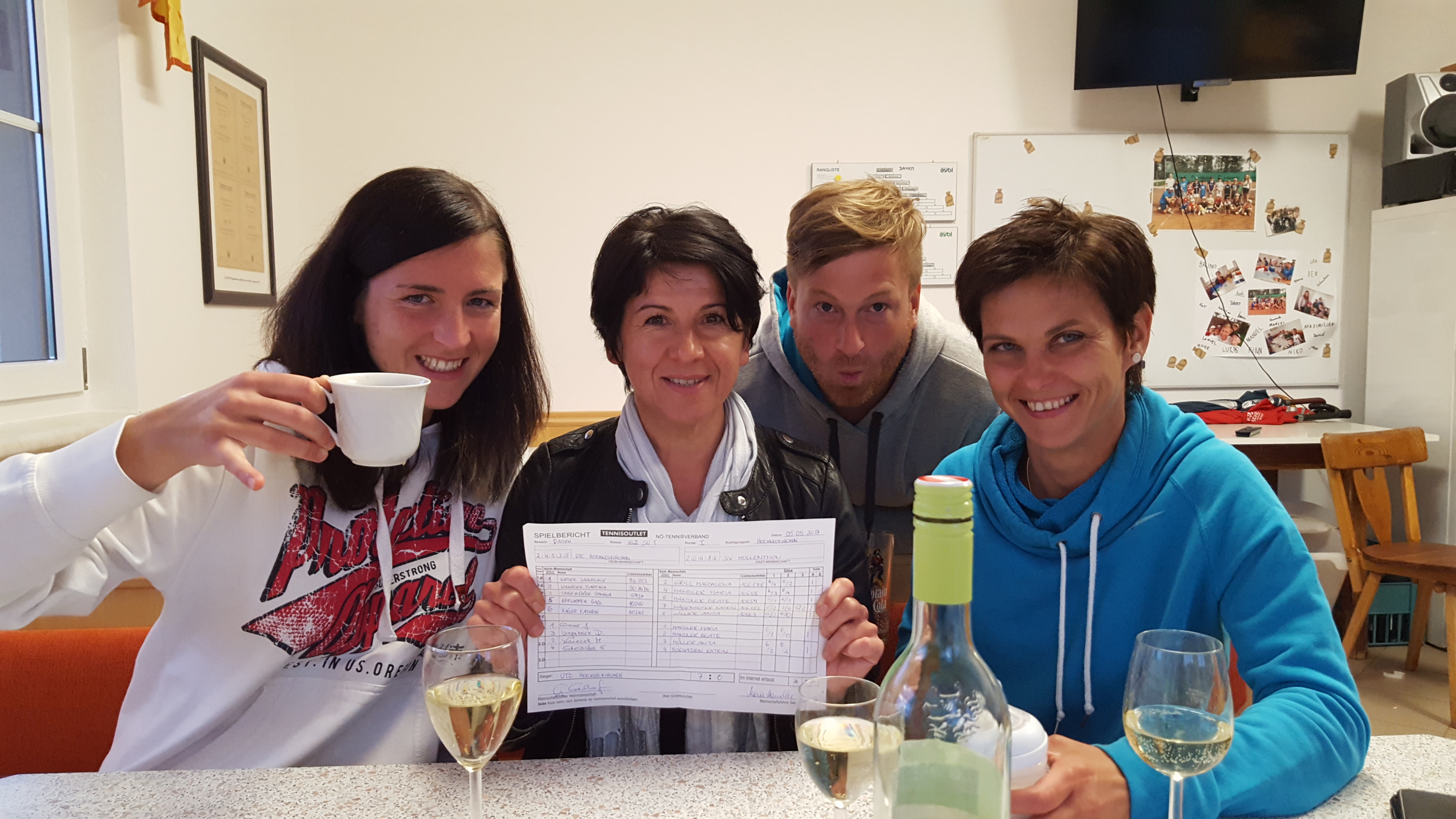 So sehen Sieger aus Der Coach mit den erfolgreichen Damen
